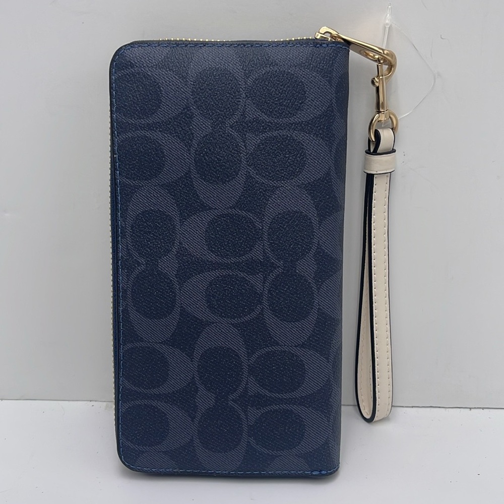 Coach Long Zip Around Wallet Wristlet In Signature Canvas Gold/DENIM MULTI
NWT - Picture 4 of 16